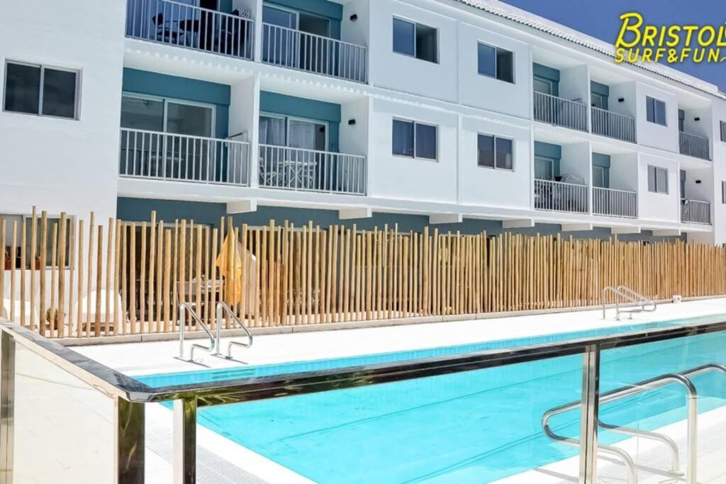 B-Rent Bristol Beach Surf & Fun คอร์ราเลโฮ ภายนอก รูปภาพ