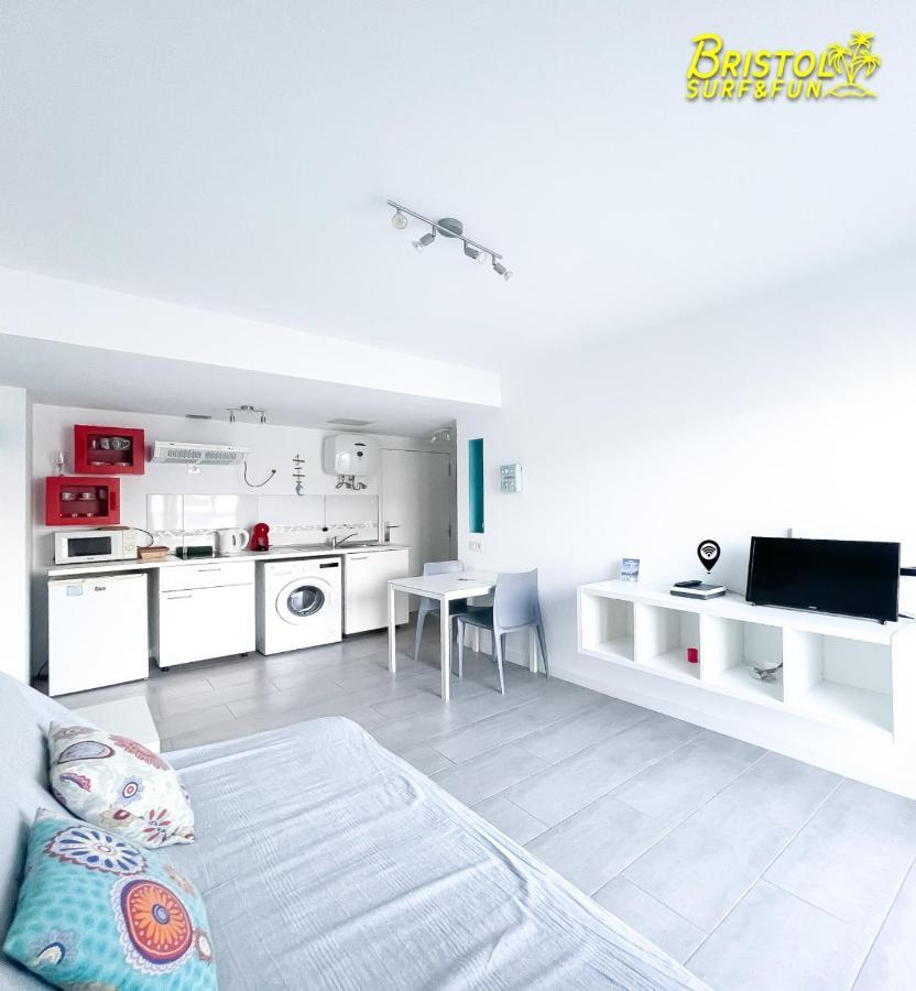 B-Rent Bristol Beach Surf & Fun คอร์ราเลโฮ ภายนอก รูปภาพ